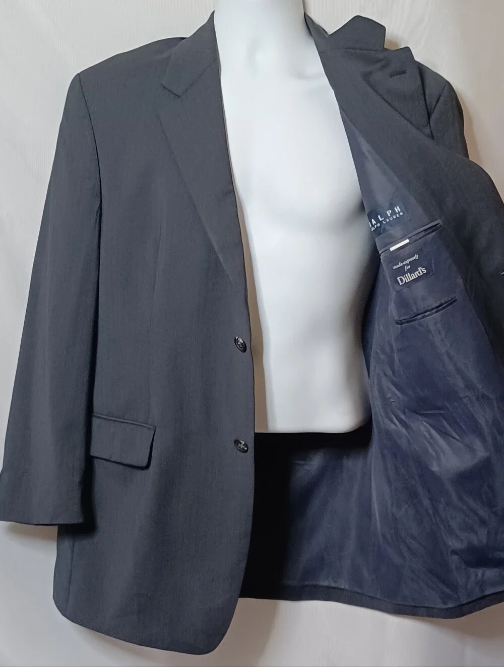 Ralph Lauren made Expressly for Dillard Men's Classic Wool Navy Blue Blazer. 40R